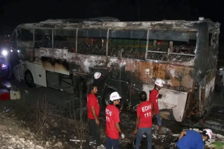 Bus Pengangkut Korban...