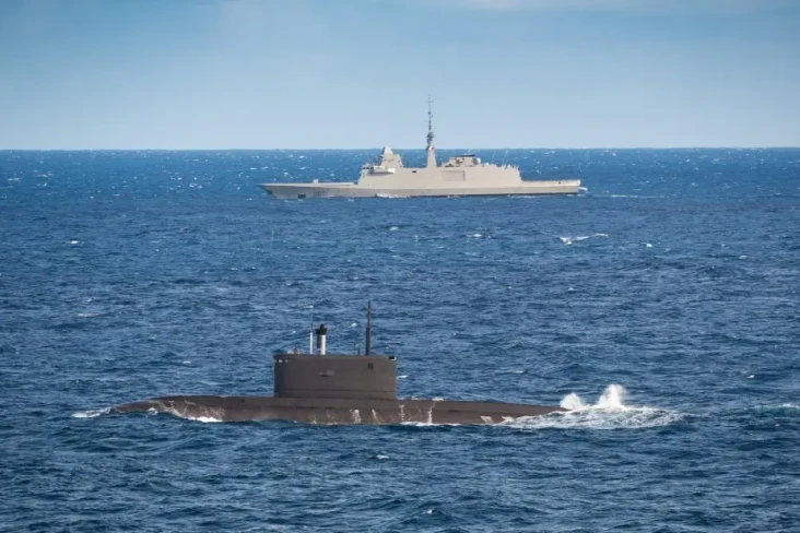 Kapal Selam Rusia Muncul...