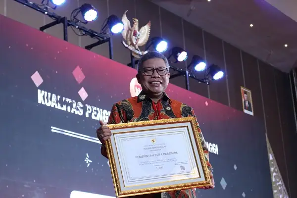 Kota Parepare Raih Penghargaan...