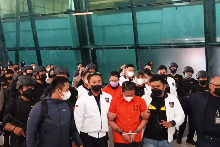 Tiba di Bandara Soetta,...