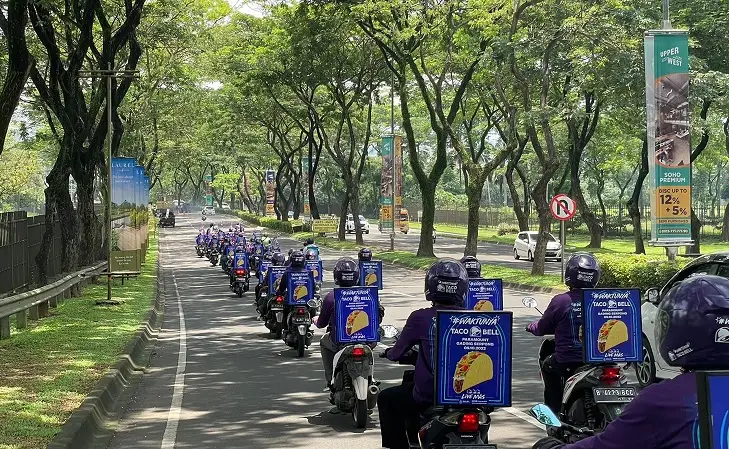 Konvoi Armada Ungu Menandai...