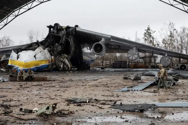 Profil Bandara Antonov,...