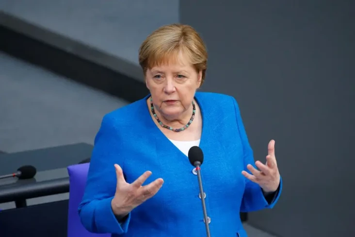 Merkel Bela Kesepakatan...