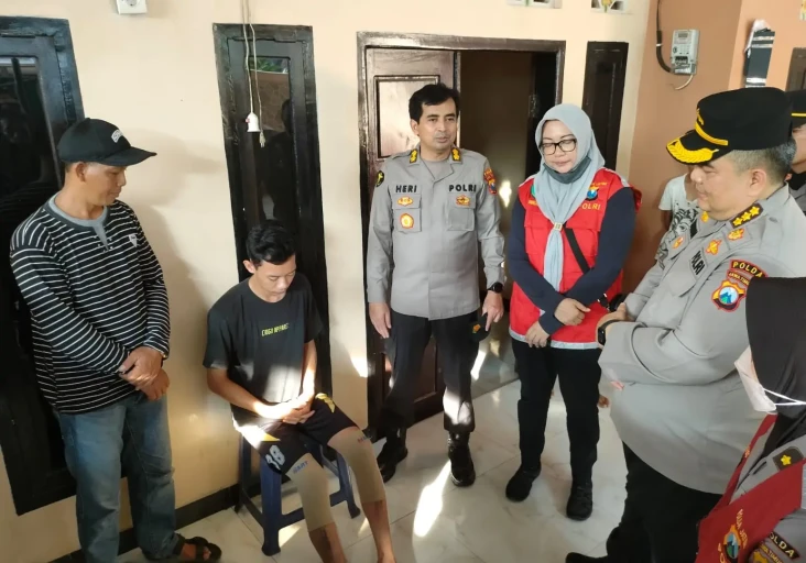 Periksa Korban Tragedi...