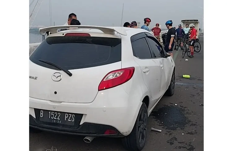 Rombongan Pesepeda Ditabrak...