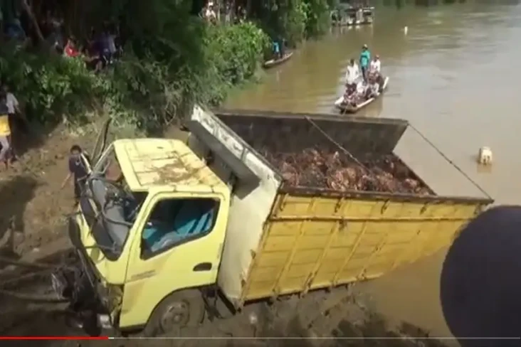 Kapal Ponton Angkut...