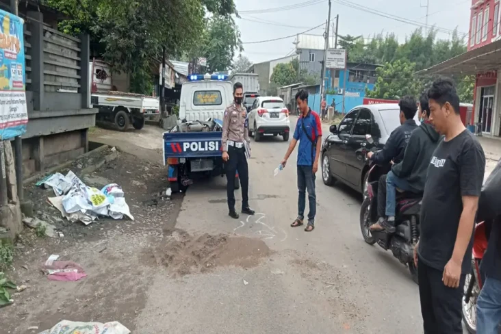 Gagal Nyalip Truk, Pemotor...