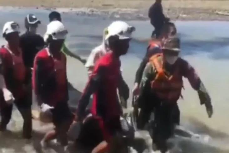 Banjir Mamuju, Pria...