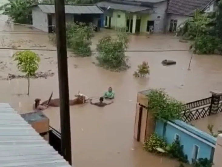 Banjir Bandang Terjang...