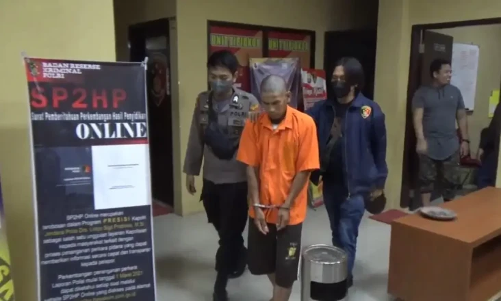 Kakak Dibacok Tetangga,...