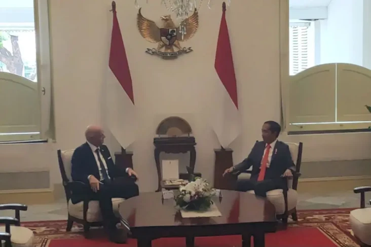 Keramahan Jokowi Sambut...