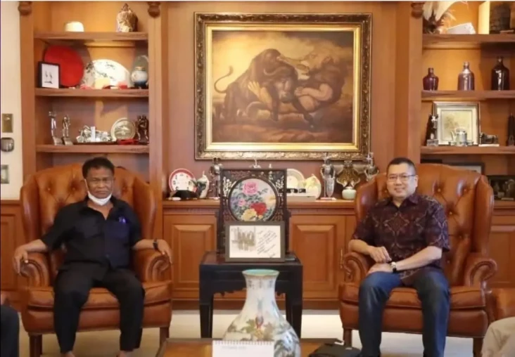 HT Diskusi dengan Gubernur...