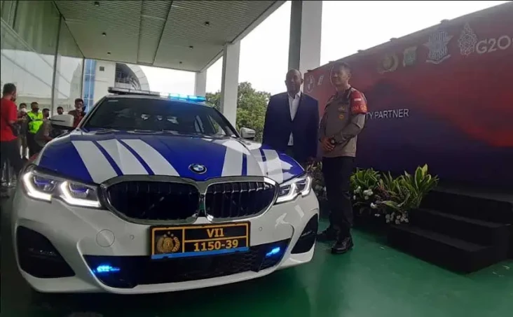 BMW Indonesia Serahkan...