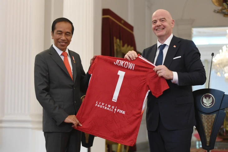 Demi Sepak Bola Indonesia,...