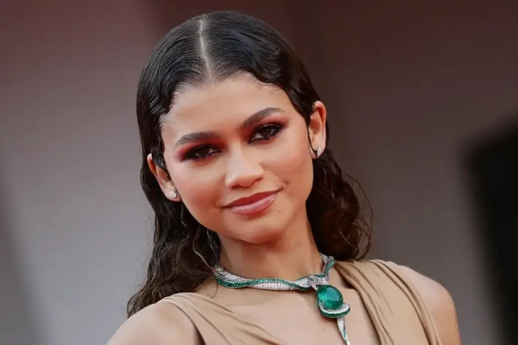 Zendaya Berlatih Tenis...