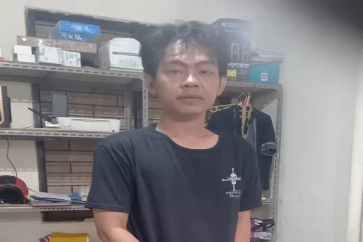 Tipu Puluhan Orang dengan...