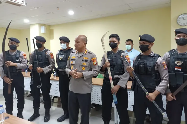 Bawa Sajam, 6 Remaja...