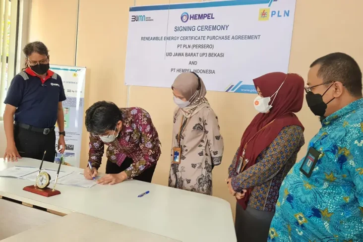 PLN Bekasi Serahkan...