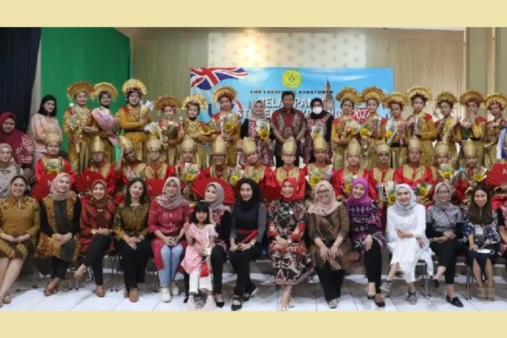 28 Siswa SMP Labschool...