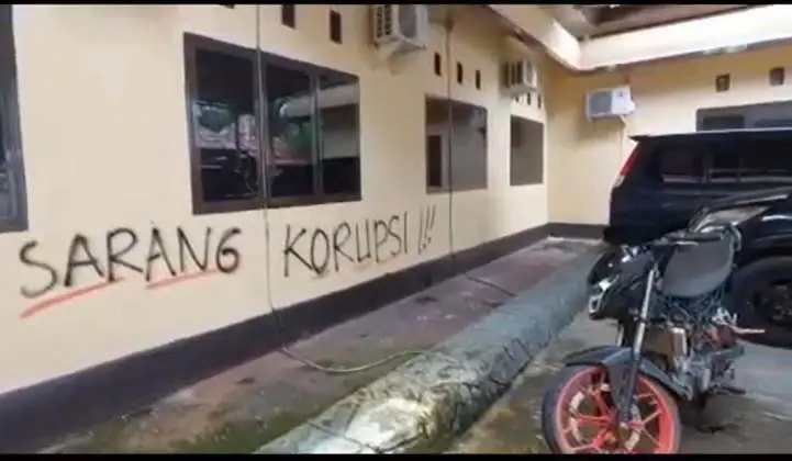 Polisi Pelaku Vandalisme...