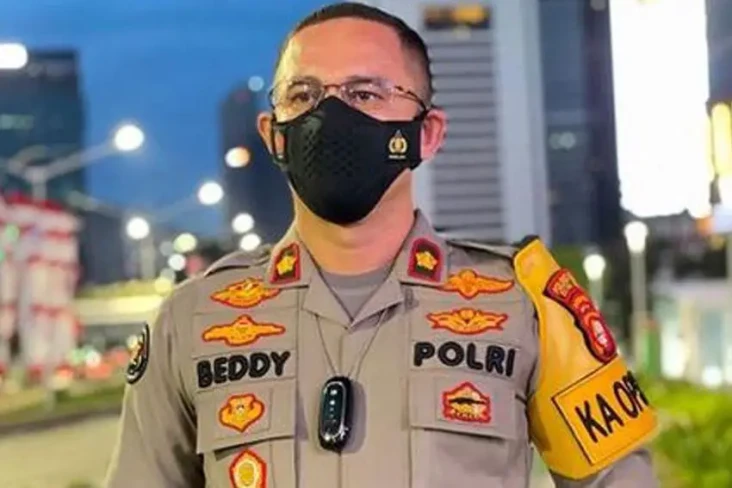 Sosok Kompol Beddy Suwendi,...