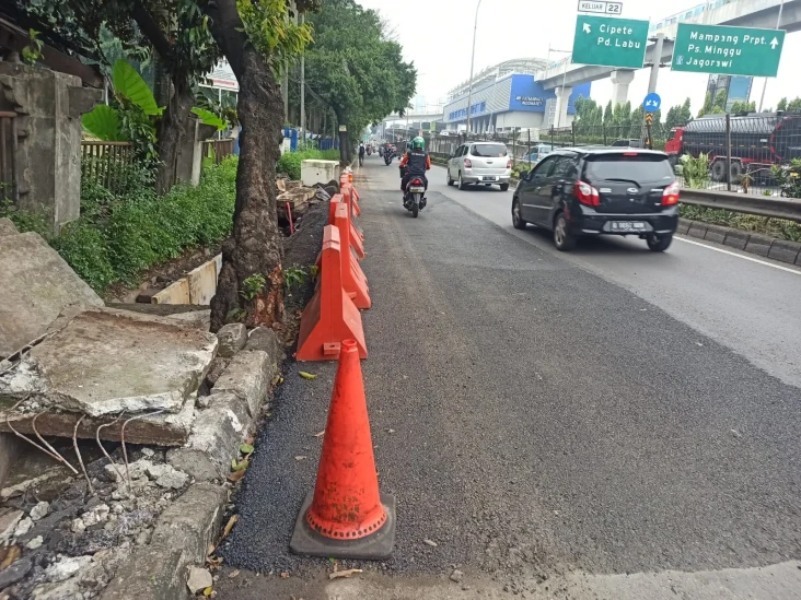 Perbaikan Jalan Ambles...