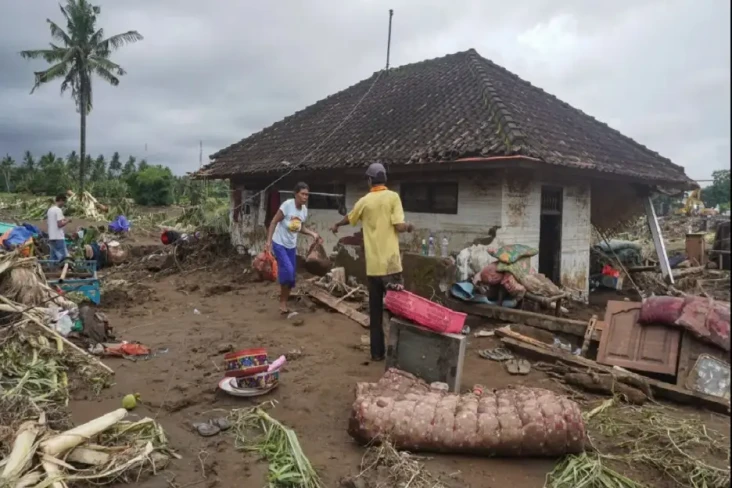 Walhi Tuding Banjir...