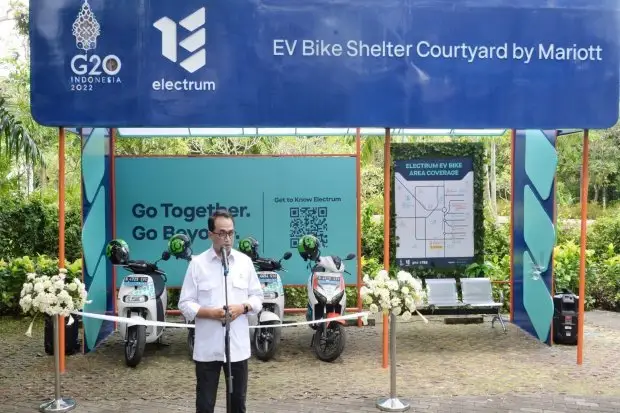 Ojek Motor Listrik Jadi...