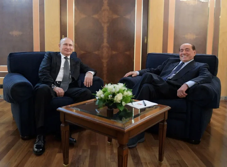 Mantan PM Italia Berlusconi...
