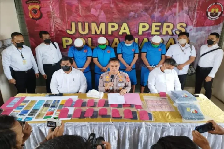 Modus Bagi-bagi Sumbangan,...