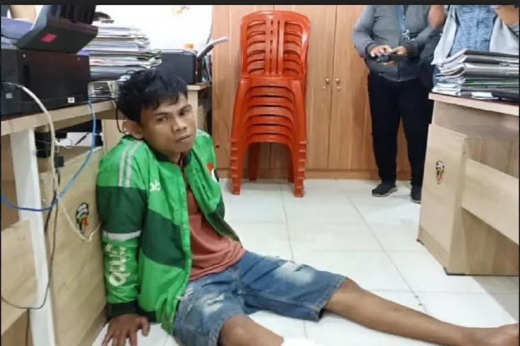 Nyamar sebagai Pengemudi...