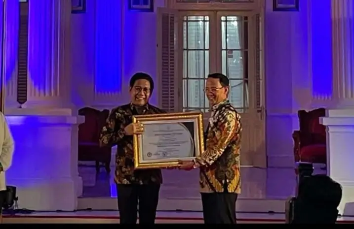 Bupati Majalengka Raih...