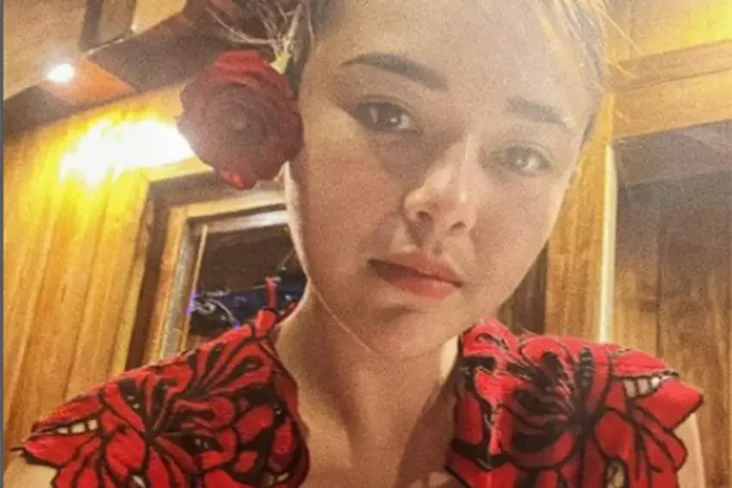 Amanda Manopo Diberi...