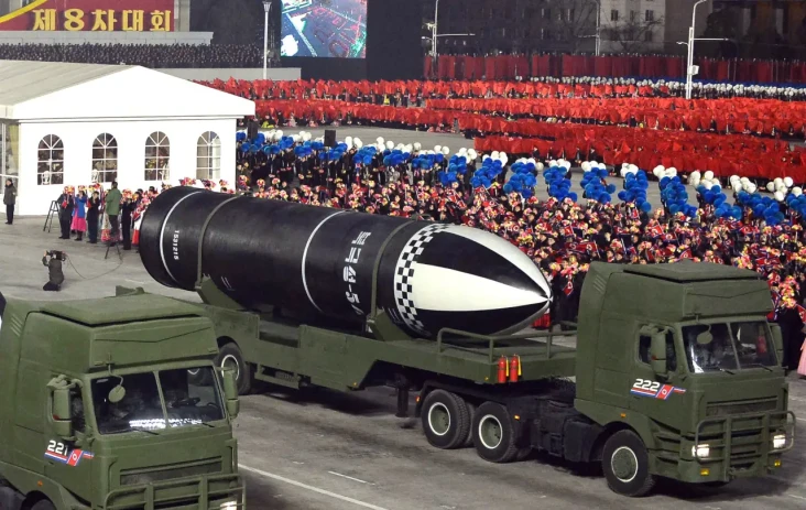 Rudal Korea Utara yang...
