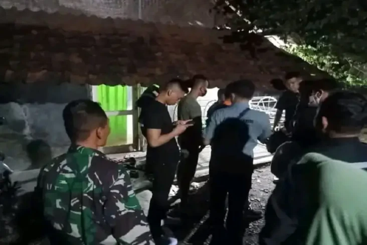 Geger, Perempuan Muda...