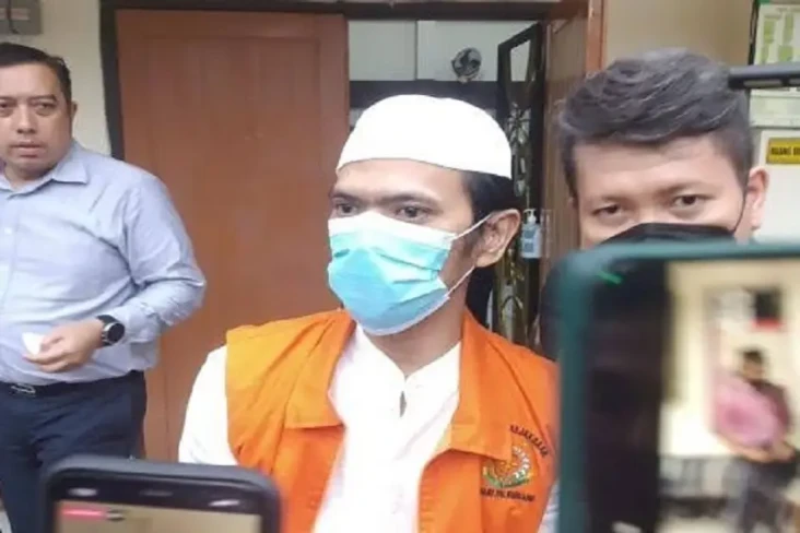 Terima Suap Rp10 Miliar,...