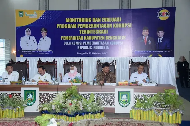 Bupati Kasmarni Sambut...