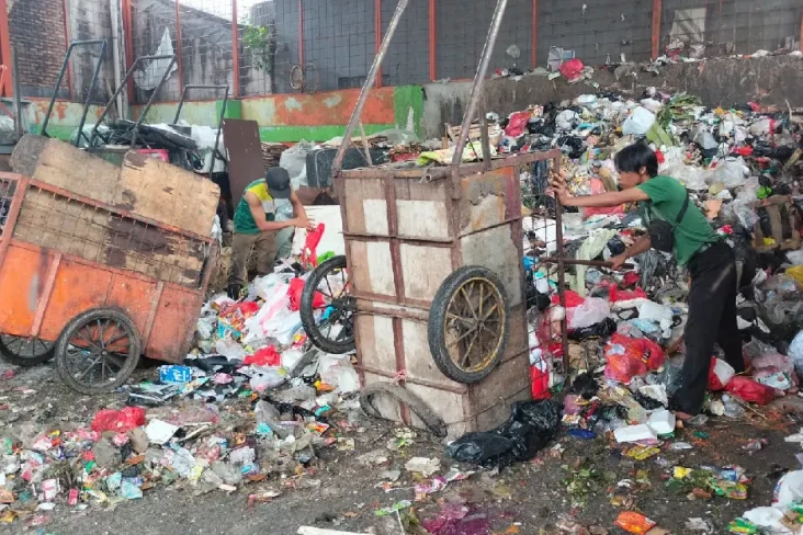 Tukang Angkut Sampah...