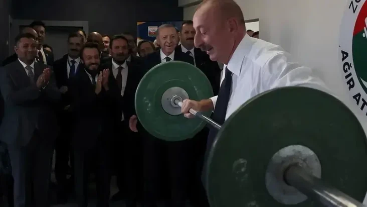 Erdogan Tantang Adu...