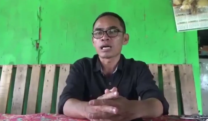 Digerebek Istri Selingkuh,...