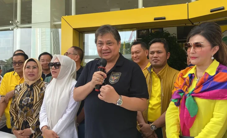 Bagi-Bagi 37 Mobil Listrik,...