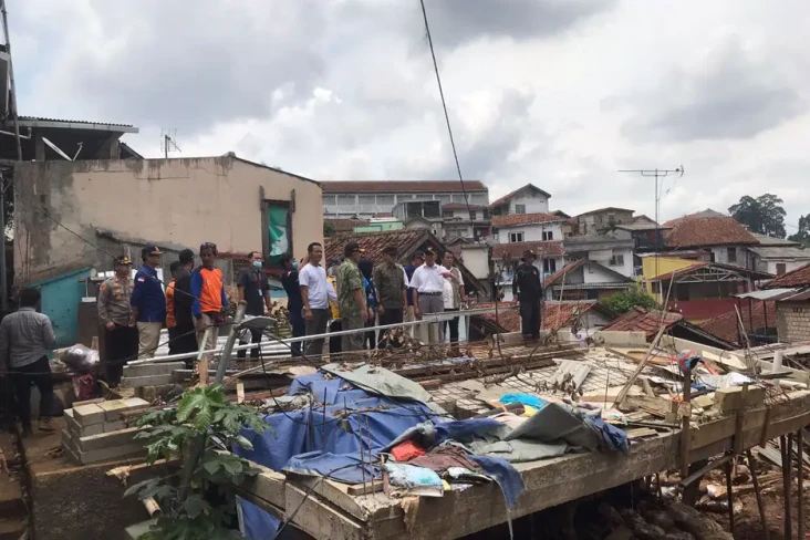 Menko PMK Tinjau Lokasi...