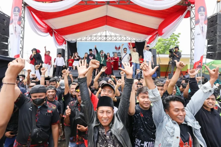Warga Desa se-Madura...