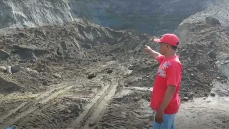 Tebing Longsor di Mojokerto,...