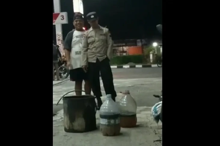 Viral! Belasan Kendaraan...