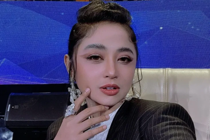 Lesti Kejora Nyanyi...
