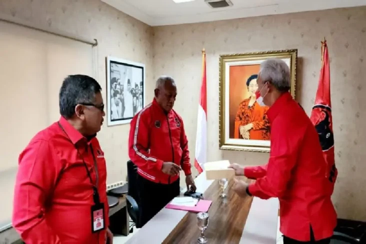 PDIP Jatuhkan Sanksi...