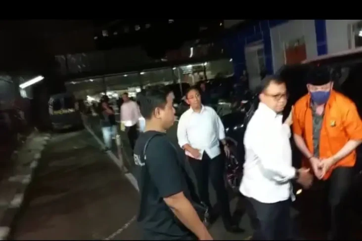 Penampakan Teddy Minahasa...
