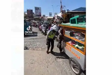 Polres Karawang Kurangi...