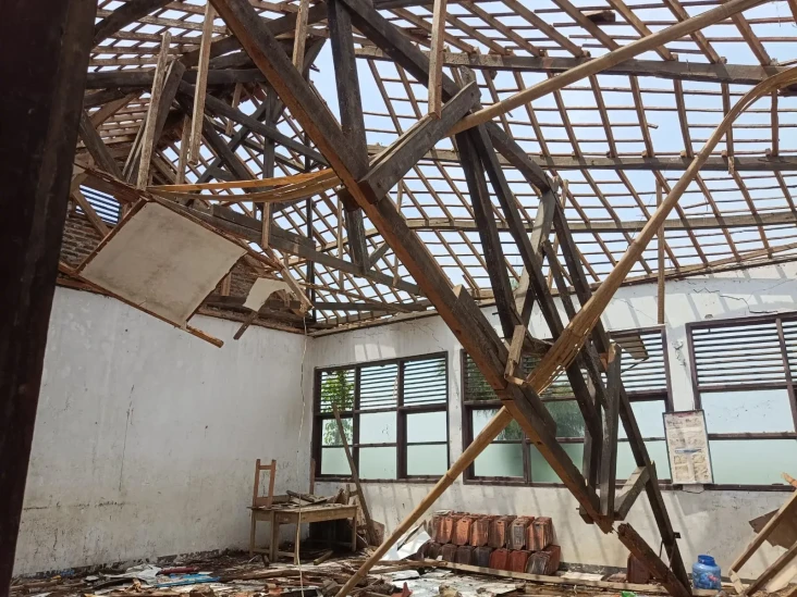 Gedung Sekolah di Karawang...
